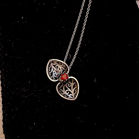 Beautiful heart shaped necklace - Picture 2 of 2